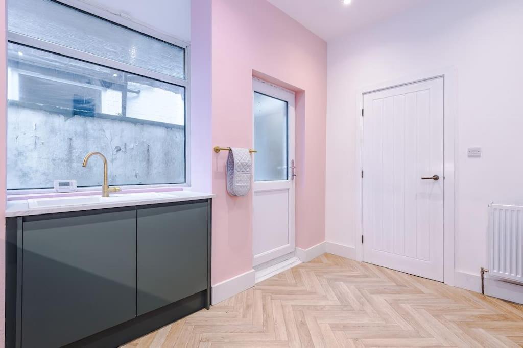 Вілла 5 Bed Salford Sanctuary Retreat Манчестер Екстер'єр фото