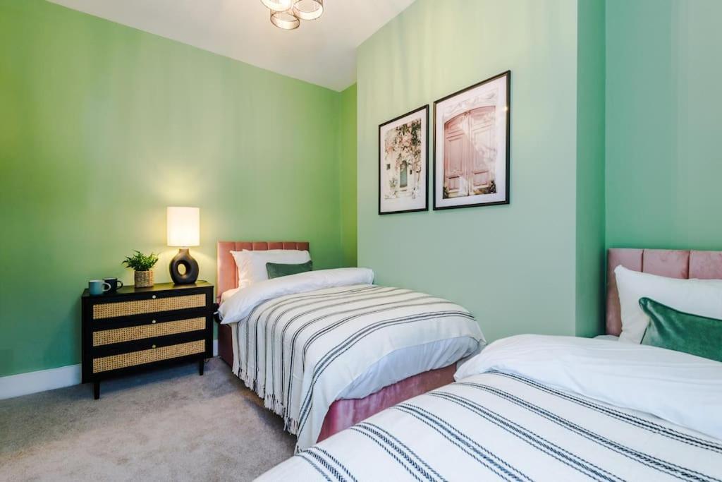 Вілла 5 Bed Salford Sanctuary Retreat Манчестер Екстер'єр фото